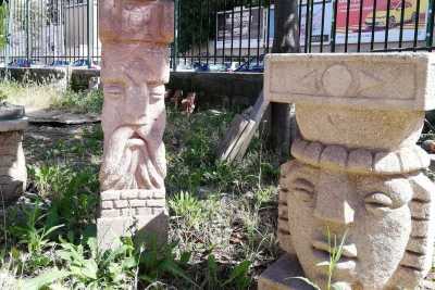 Un villaggio di pietra nascosto nel traffico di Bari: � il mondo incantato di Jerry De Florio